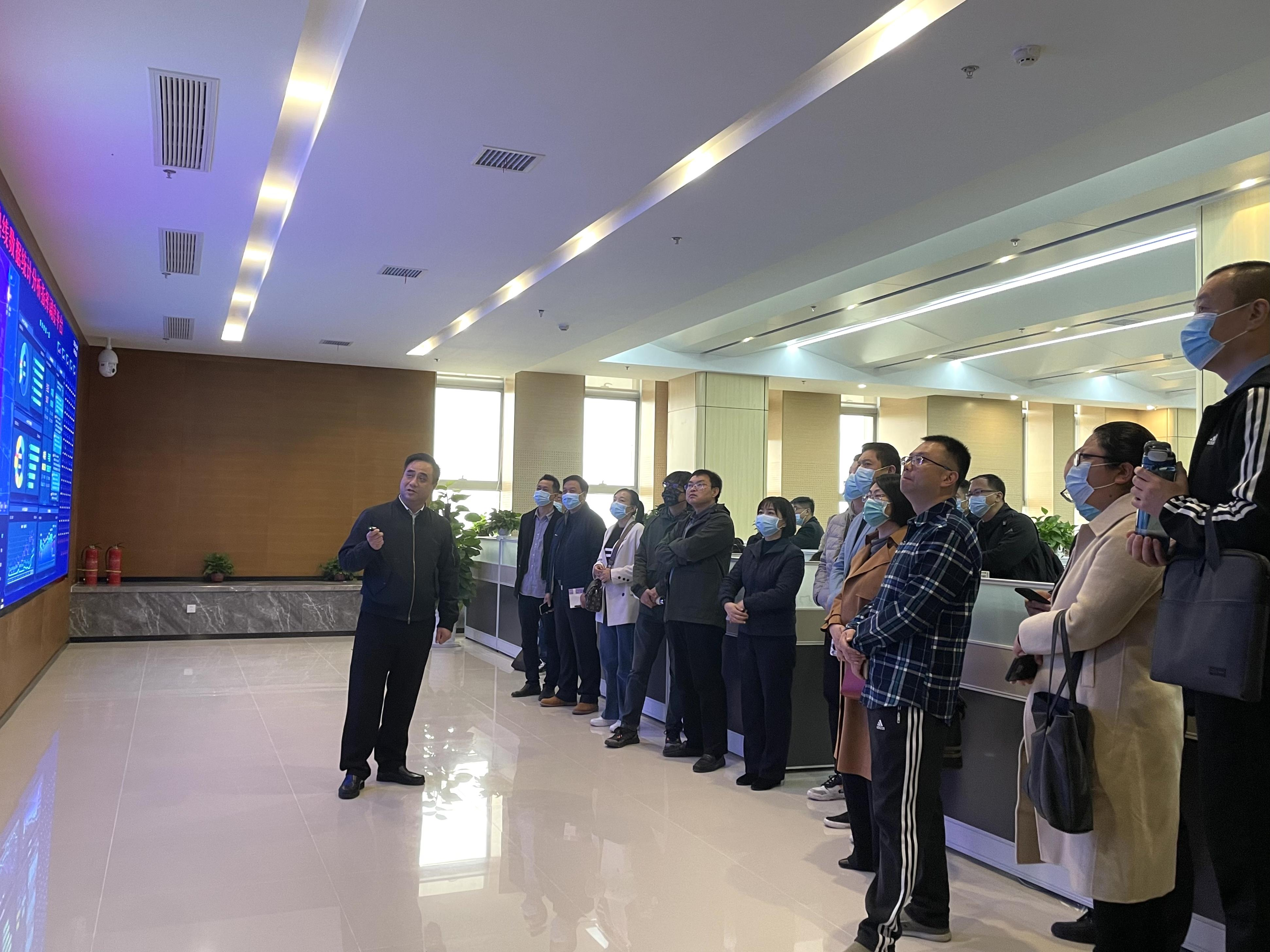 召开12345政务服务便民热线优化归并工作推进会