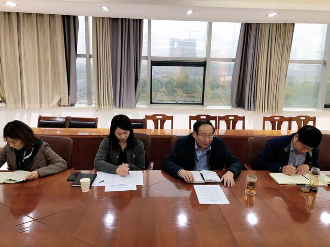 郑州市教育局副调研员花林昌,发规处处长刘维丽,副处长闫培,高中建设