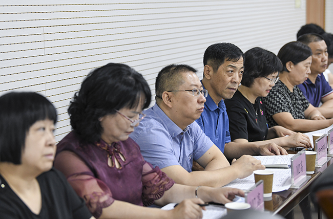 ３认真听会.jpg