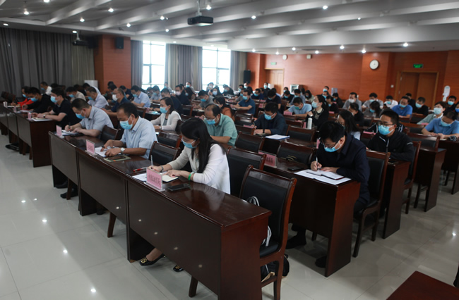各开发区、各区县（市）教育局分管民办教育工作的副局长，市管各民办高中、民办中专学校校长参加会议。.jpg