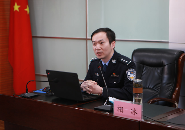 郑州市打击治理电信网络新型违法犯罪联席会议办公室专家、郑州市反诈中心宣传组组长相冰受邀做专题报告，讲解防范电信网络新型违法犯罪的相关知识。.jpg