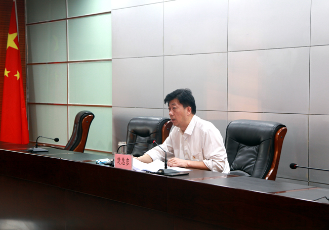 郑州市教育局党组书记、局长楚惠东领学《中国共产党第十九届中央委员会第六次全体会议公报》.jpg