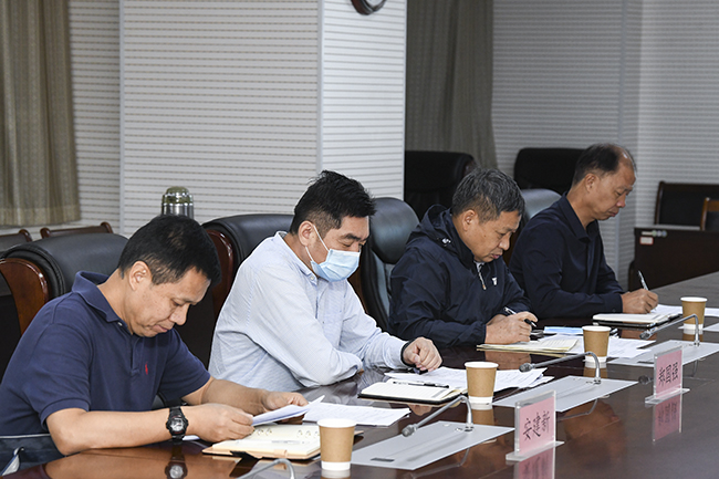 3市委办公厅督查组听取汇报.jpg
