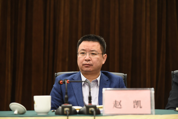 市生态环境局副局长赵凯传达了全市2019年大气污染防治强化攻坚推进会