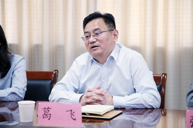2.市教育局副局长葛飞讲话.jpg