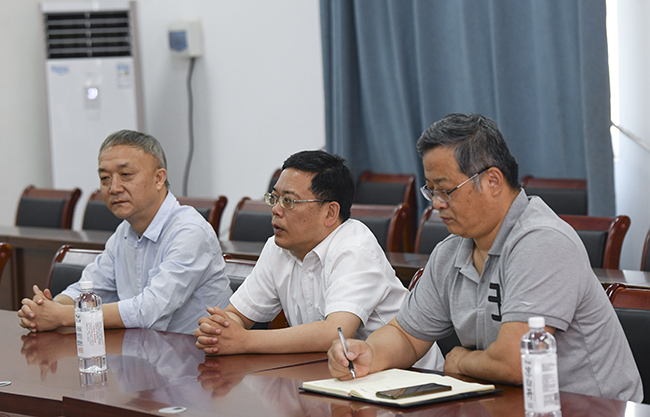 2召开座谈，听取工作情况汇报。.jpg
