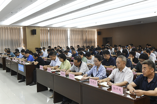3参会人员认真听会.jpg