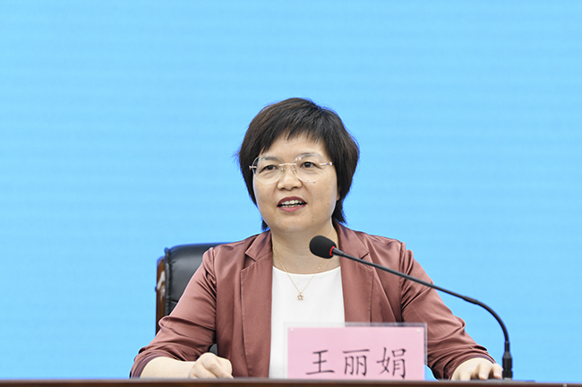 1市教育局党组书记、局长王丽娟讲话.jpg