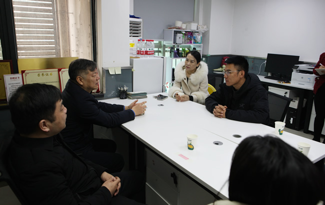 省教育厅调研组一行与中原区学科类校外培训机构负责人座谈.jpg