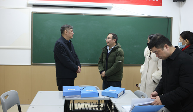 省教育厅调研组一行与中原区学科类校外培训机构负责人交流.jpg